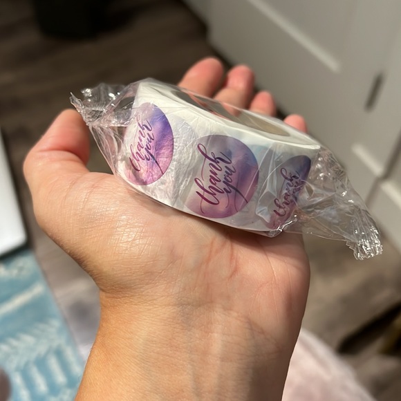 3/$20📦 Roll of 500 1” purple thank you stickers - Picture 3 of 3